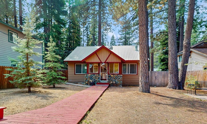 Tahoe Valley House | Charming Cabin Close to Restaurants, Shops, Ski Resort, Lake