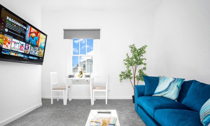 Birmingham Apartment | Charming Canal Side Apartment - Parking