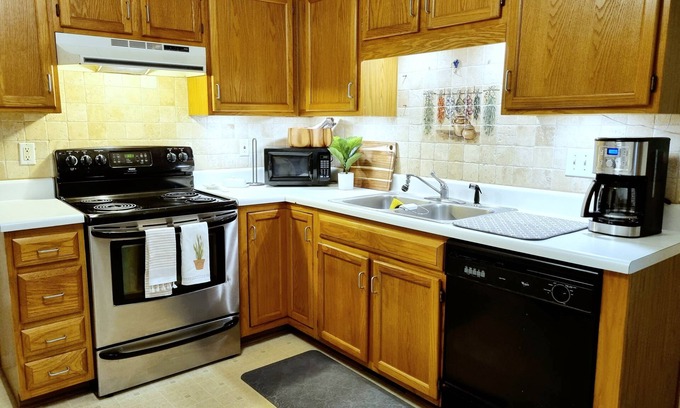 Northeast Raleigh House | Charming Casita 3bed in Raleigh near I-540