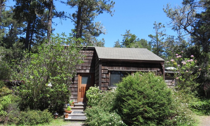 Mendocino Cottage | Charming CasparCottage Waterfall in the Redwoods