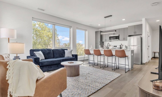 University Circle Apartment | Charming & Central 2BR | Cleveland Clinic