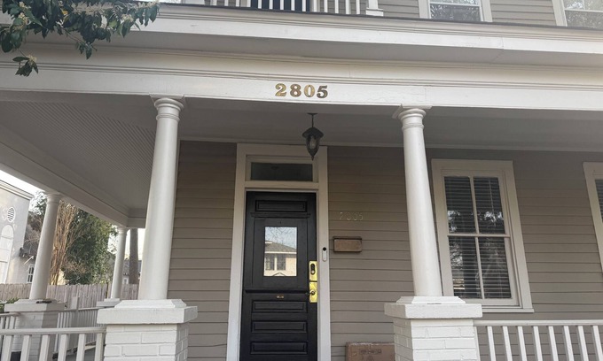 Earlewood House | Charming Century Old 3-bedroom house with WiFi and AC in fantastic Columbia