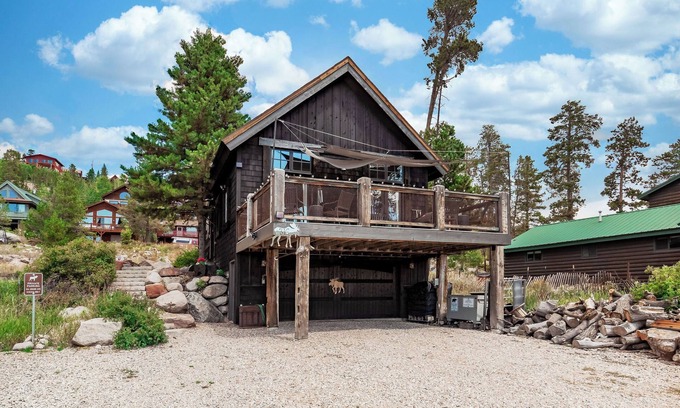 Grand Lake Cabin | Charming Chalet with NEW Private Hot Tub in Grand Lake
