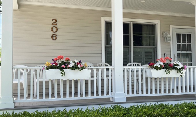 Charlevoix House | Charming Charlevoix Downtown Cottage - Weekly - Ideal Location with Central Air
