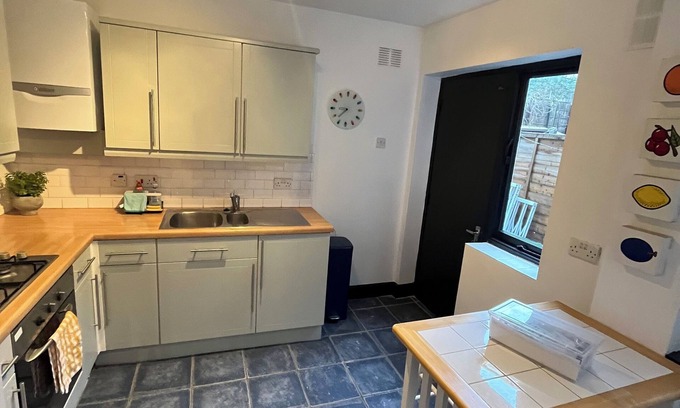 Leabridge Apartment | Charming Clapton Home | 1 Bed | Private Garden