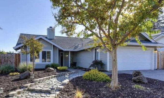 Willow Creek Estates South House | Charming, Clean, Quiet, and Comfortable