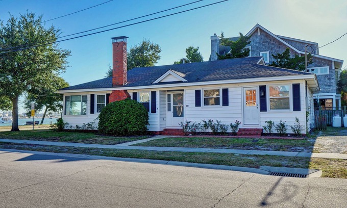 South Harbor Island House | Charming Coastal Retreat with Stunning Banks Channel Views – Pet Friendly!