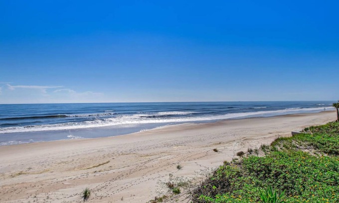 Port Canaveral Condo | Charming condo in excellent Cape Canaveral sleeps 6