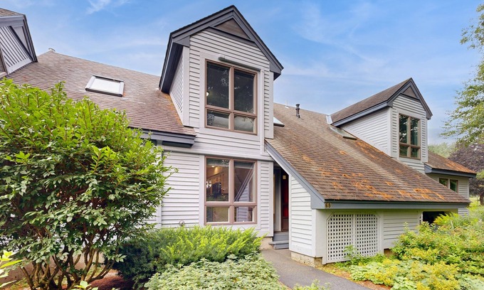 West Hartford Condo | Charming condo in a resort community with pool access, tennis, a sauna & golf