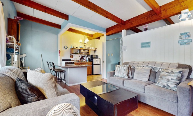 Ogunquit - Wells Apartment | Charming condo suite near the beach & dining with pool & grill