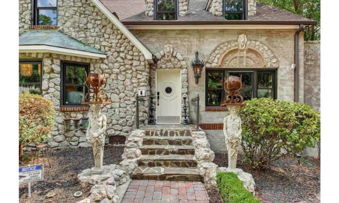 Charlotte House | Charming Cotswold Lil’ Castle Close to Uptown Charlotte