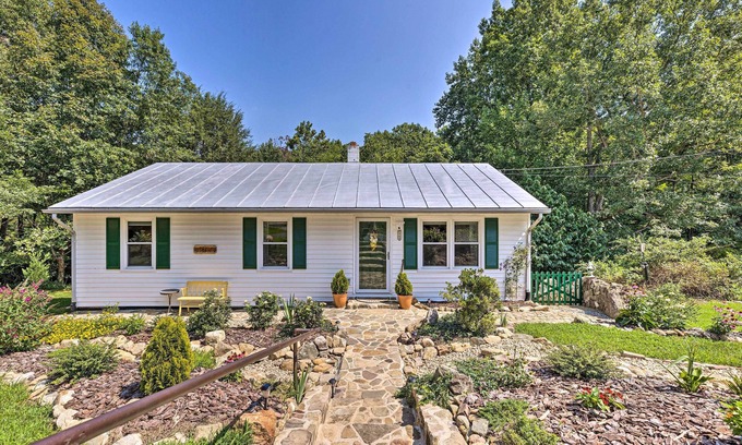 Nellysford Cottage | Charming Cottage < 10 Mi to Wineries & Skiing!