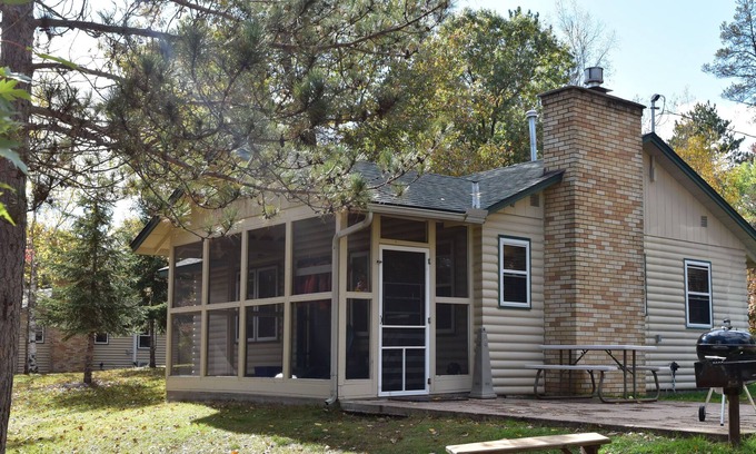 Trego Cottage | Charming Cottage at Heartwood Resort