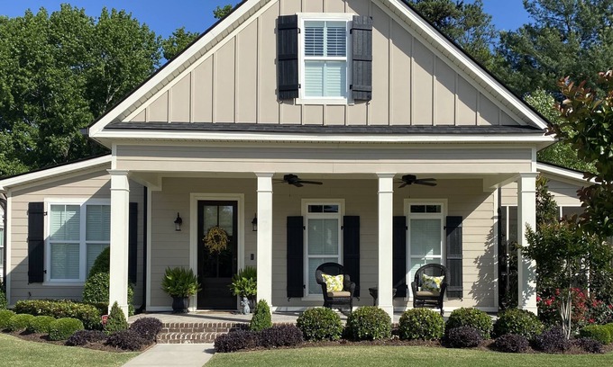 Grovetown House | Charming cottage home 10 miles from Masters!