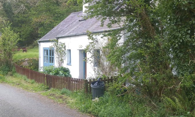 Fishguard Cottage | Charming Cottage in the Gwaun valley, near NewportnSleeps 4