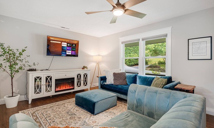 Weaverville House | Charming Cottage in the Heart of Weaverville – Walk to Downtown!