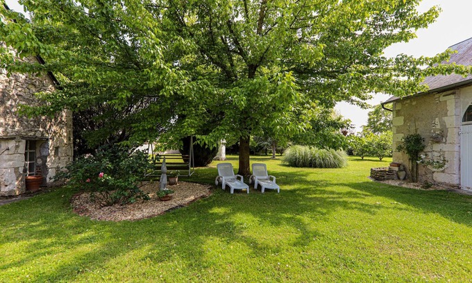 Mayet Cottage | Charming Cottage Near Le Mans: Private Estate, Zoo, Castles, Vineyards, Sleeps 4