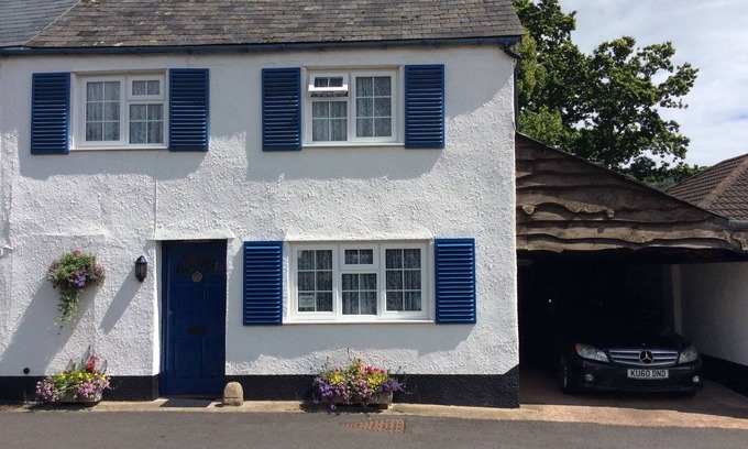 Sidford Cottage | Charming Cottage Sidmouth Devon.Easy walk or cycle ride by river to beach.