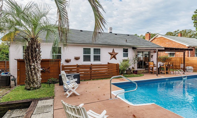 North Augusta House | Charming Cottage, with pool… close to National Hills Masters Tournament.n