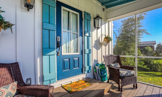 Port St. Joe House | Charming cottage with private W/D and central AC - walk to the beach