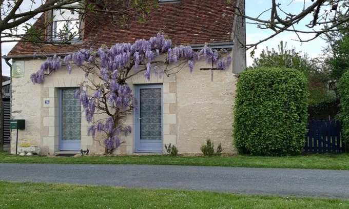 Luzille Cottage | Charming Countryside Retreat Near Loire Castles - 2BR, Garden, Wi-Fi, Pet-Friendly, Family-Friendly