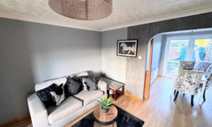 Ashford House | Charming & Cozy 3-Bed Home in Ashford – Perfect for Families & Contractors!