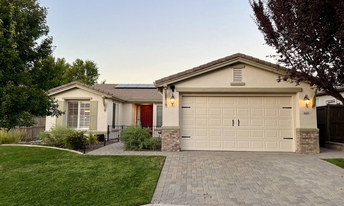 Reno House | Charming Cozy Casa 3BR, 2BA Reno Home - Near Skiing & Lake
