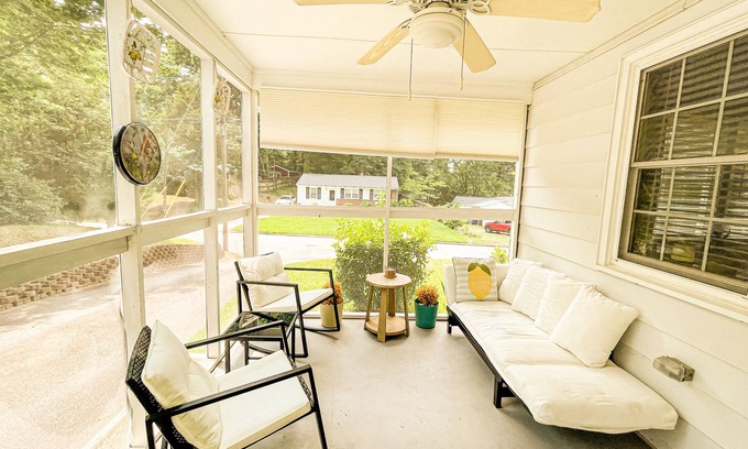 Raleigh House | Charming & Cozy Midtown Ranch Home