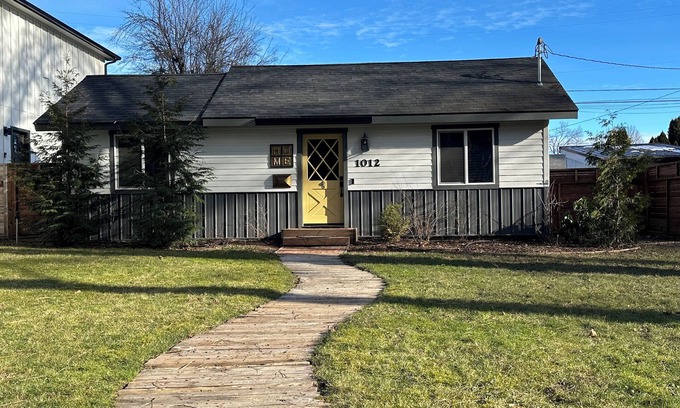 Coeur d'Alene House | Charming craftsman style bungalow in tranquil Coeur d'Alene with large backyard