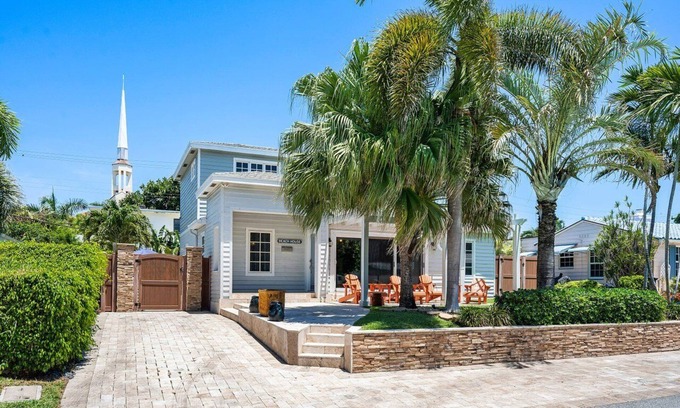 Delray Beach House | Charming Delray Beach House -Steps to Beach & Atlantic Avenue! VIP Beach Passes!