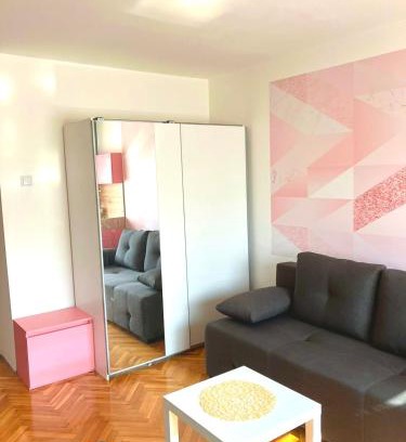 City Center Apartment | Charming Downtown Room