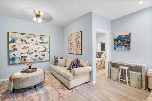 Pinewood Park House | Charming Downtown Guest Home