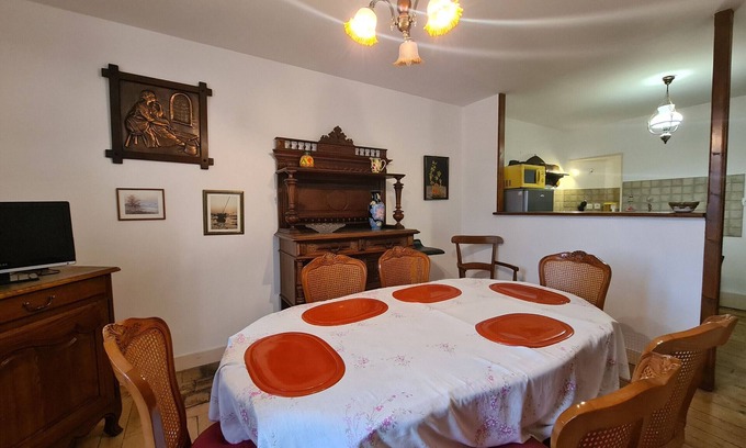 Saint-Gaultier Cottage | Charming Duplex in Saint-Gaultier: Private Courtyard, Free Wifi, Near Creuse River