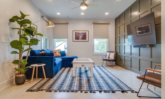 Greenwood House | Charming East Nashville Duplex for 20