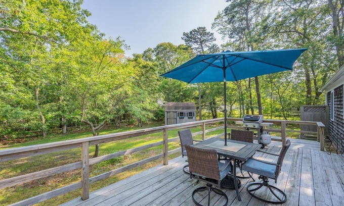 Eastham House | Charming Eastham Retreat Walk to Beaches & Trails, Linens Provided