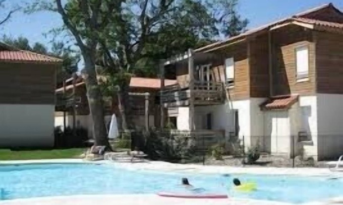 Aureilhan Apartment | Charming family apartment for 4 people with swimming pool on Lake Aureilhan