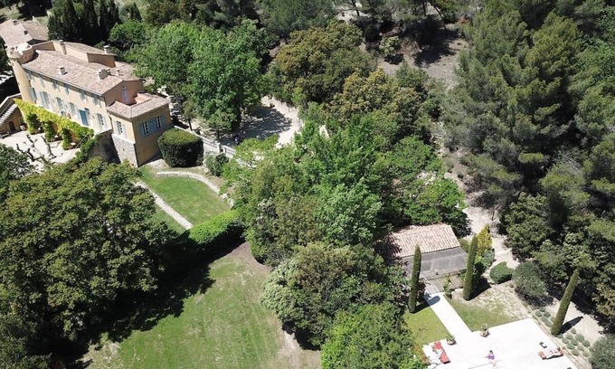 Gardanne House | Charming family bastide from the 12th century between Aix and Marseille