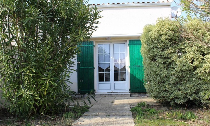 Saint-Georges-d'Oleron House | Charming Beach House in Saint-Georges-d'Oléron - 6 Guests, Private Terrace and Garden