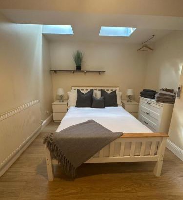 Parsons Green and Walham Apartment | Charming Garden Apartment