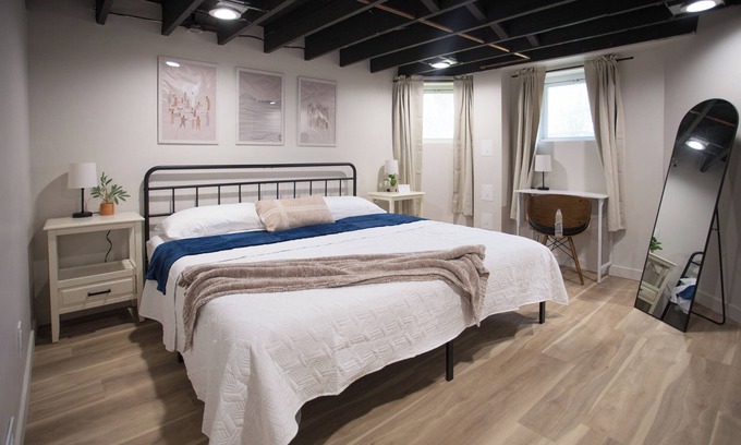 Avondale House | Charming Garden Flat w/King Bed