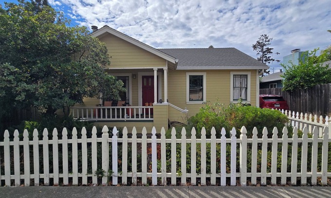 Napa Cottage | Charming Getaway – Cozy Pet-Friendly Cottage