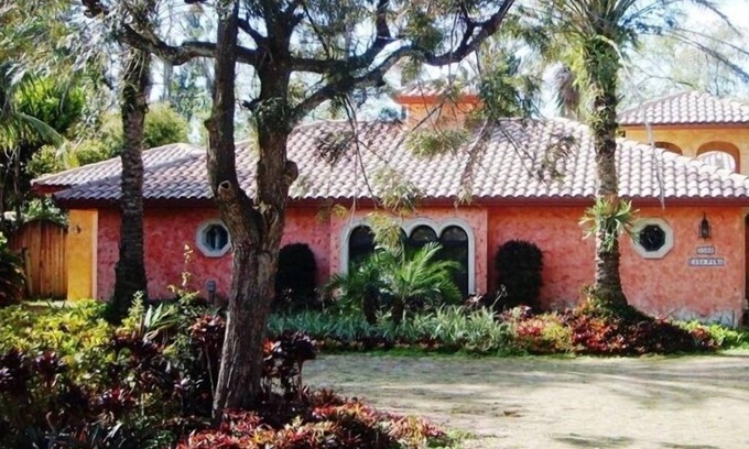 Plantation Cottage | Charming Guest House in Plantation