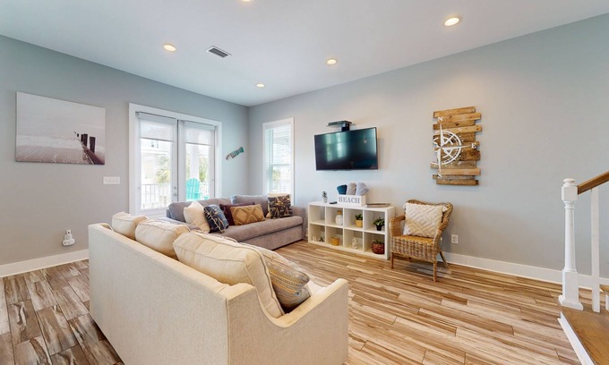 Gulf Shores House | Charming Gulfview home with pool, free WiFi, central AC, & covered balcony