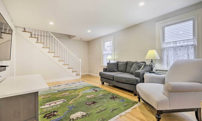 New Haven House | Charming Hamden Home: 2 Mi to Yale University