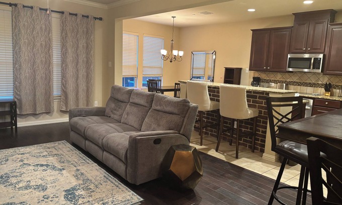 Lewisville House | Charming Hamilton Home