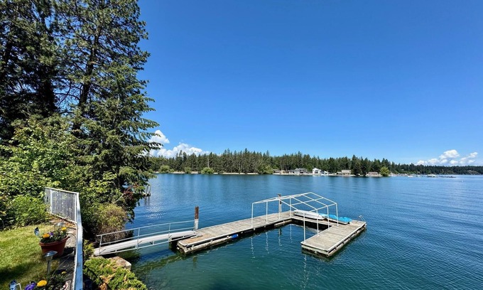 Hayden View Estates House | Charming Hayden Lakefront near Honeysuckle Beach and minutes to town