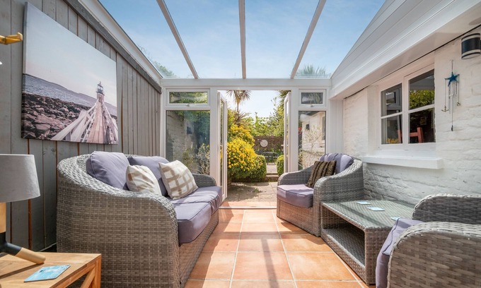 Deal House | Charming holiday cottage in the centre of Deal, sleeping 6 guests, 2 bathrooms seconds from the sea