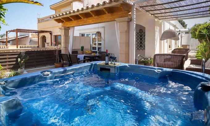 Can Picafort Villa | Charming holiday home with jacuzzi in Can Picafort.