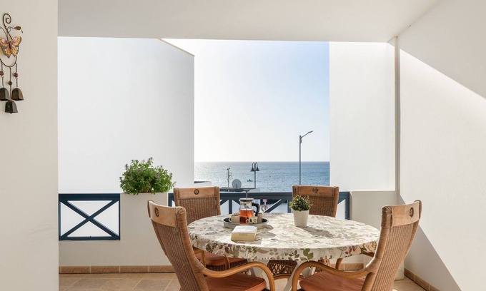 Punta Mujeres House | Charming holiday home "Casa Rivera" near the beach with sea view, Wi-Fi