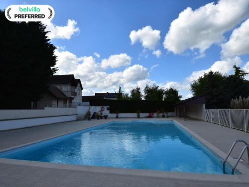 Faverolles House | Charming holiday home with pool and pond
